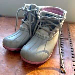 Sperry girls grey/pink duck boots size 9